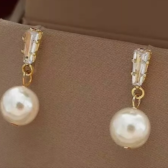 18k Gold Plated Crystal Pearl Dangle Drop Earrings - Picture 4 of 6